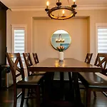 Bellamy Manor Large Home With 5Beds! In Langford