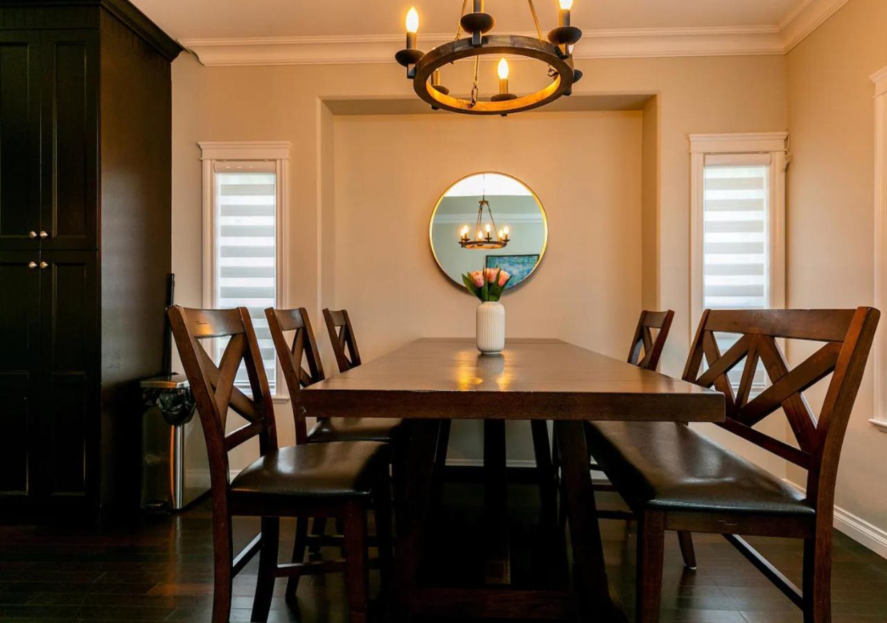 Bellamy Manor Large With 5beds! In Langford Holiday home Victoria