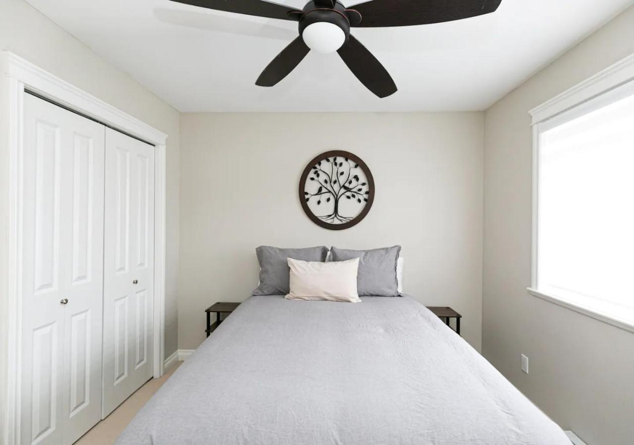 Bellamy Manor Large With 5beds! In Langford Victoria