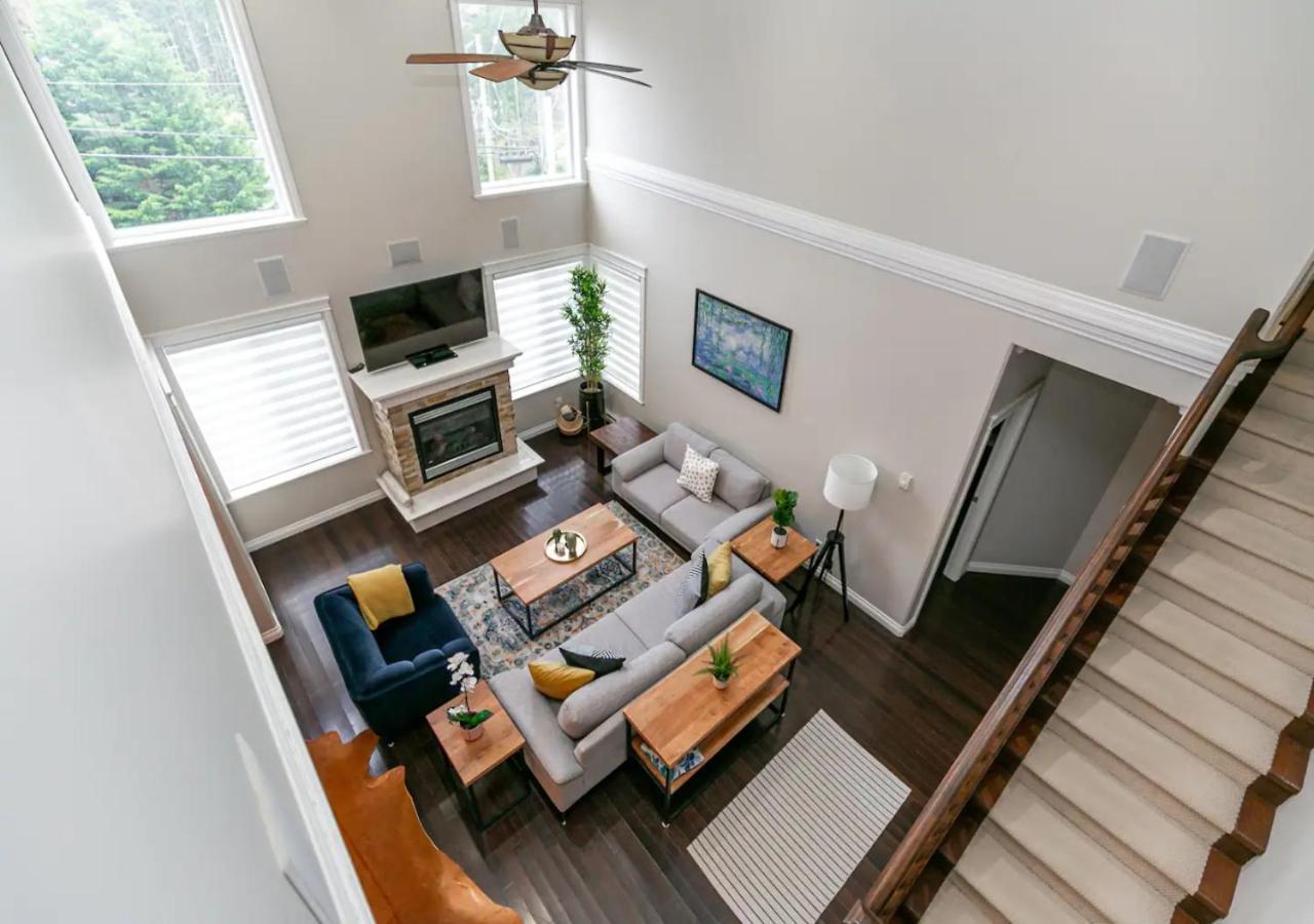 Bellamy Manor Large With 5beds! In Langford * Victoria