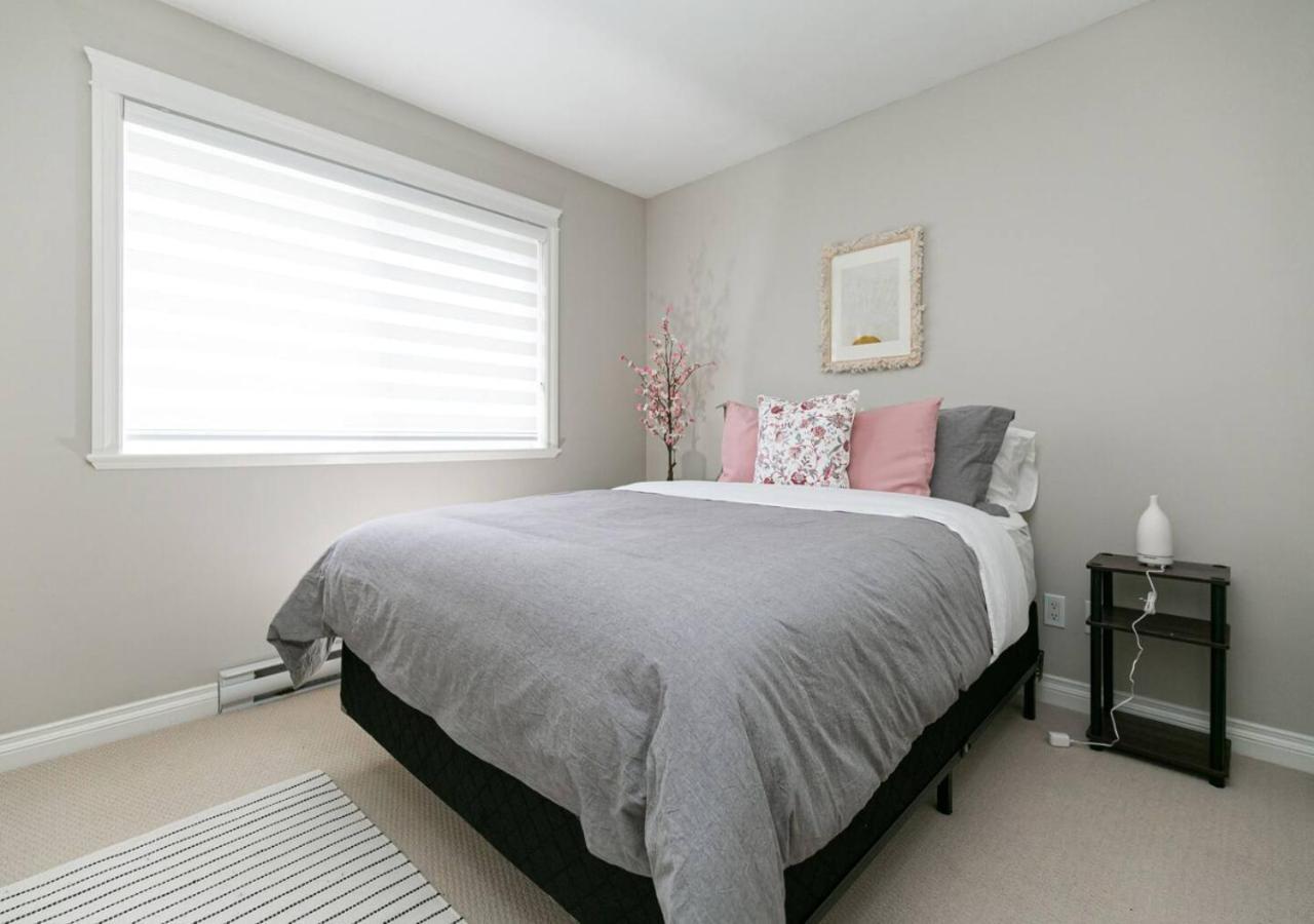 Bellamy Manor Large With 5beds! In Langford *
